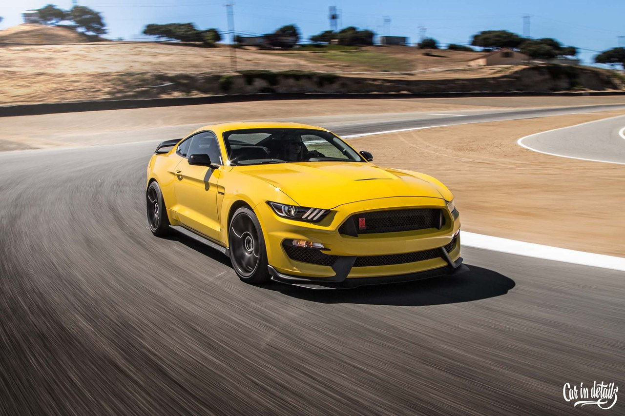 Ford Shelby gt350r Yellow