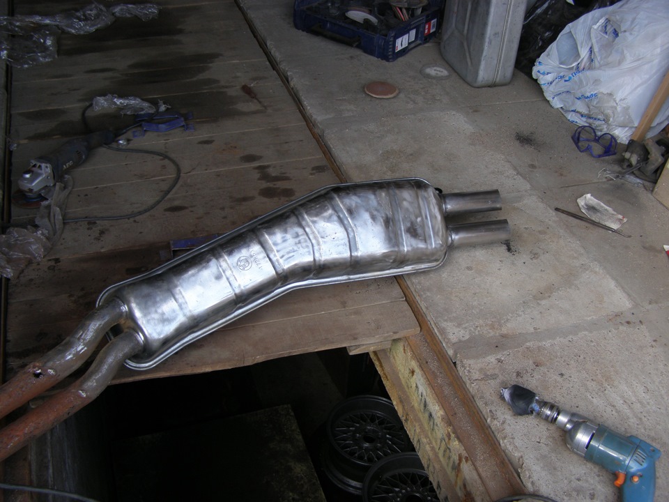 Фото в бортжурнале BMW 7 series (E32)