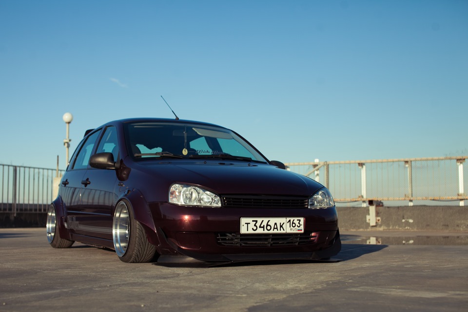 Lada Kalina stance