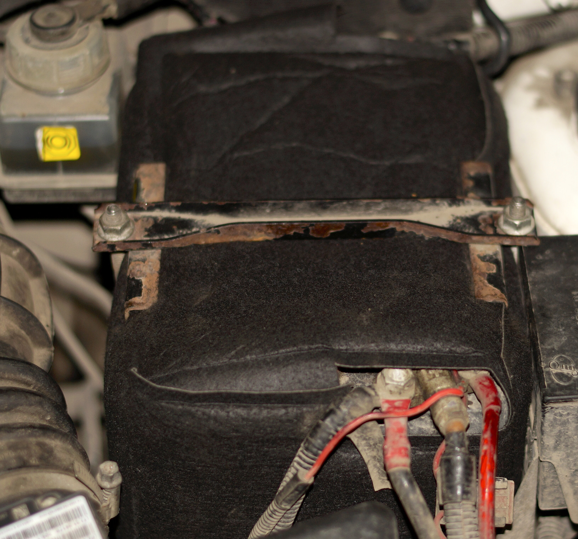 клеммы на аккумулятор лада гранта. гранта снятие акб. веста замена акб. акб ваз 2170. минусовая клемма лада гранта.