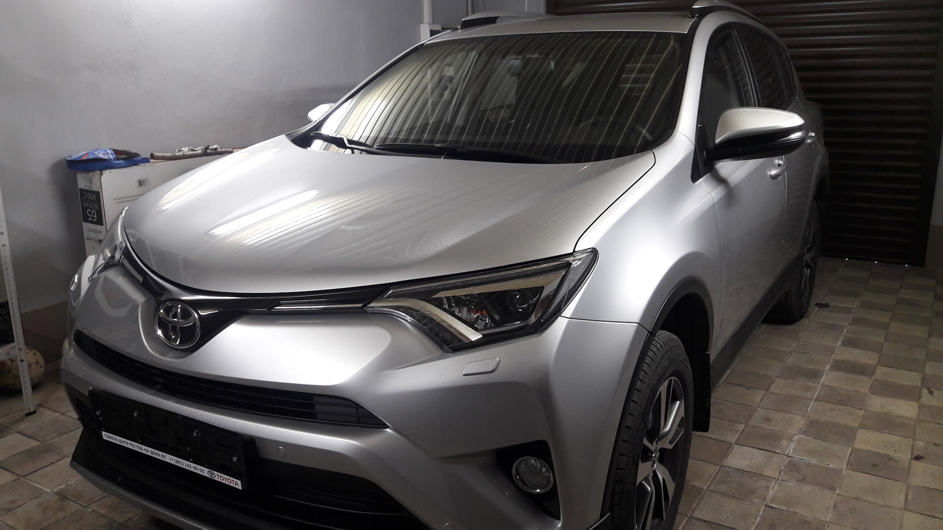 Новый рав 4 вариатор. Тойота рав 4 серебристый металлик. Toyota rav4 серебристый металлик 2022. Рав 4 новый серебристый металлик. Toyota rav4 2013 серебристый.