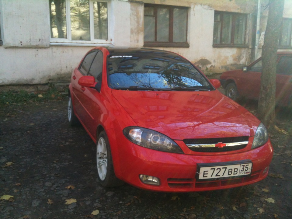 Chevrolet Lacetti красный с черной крышей