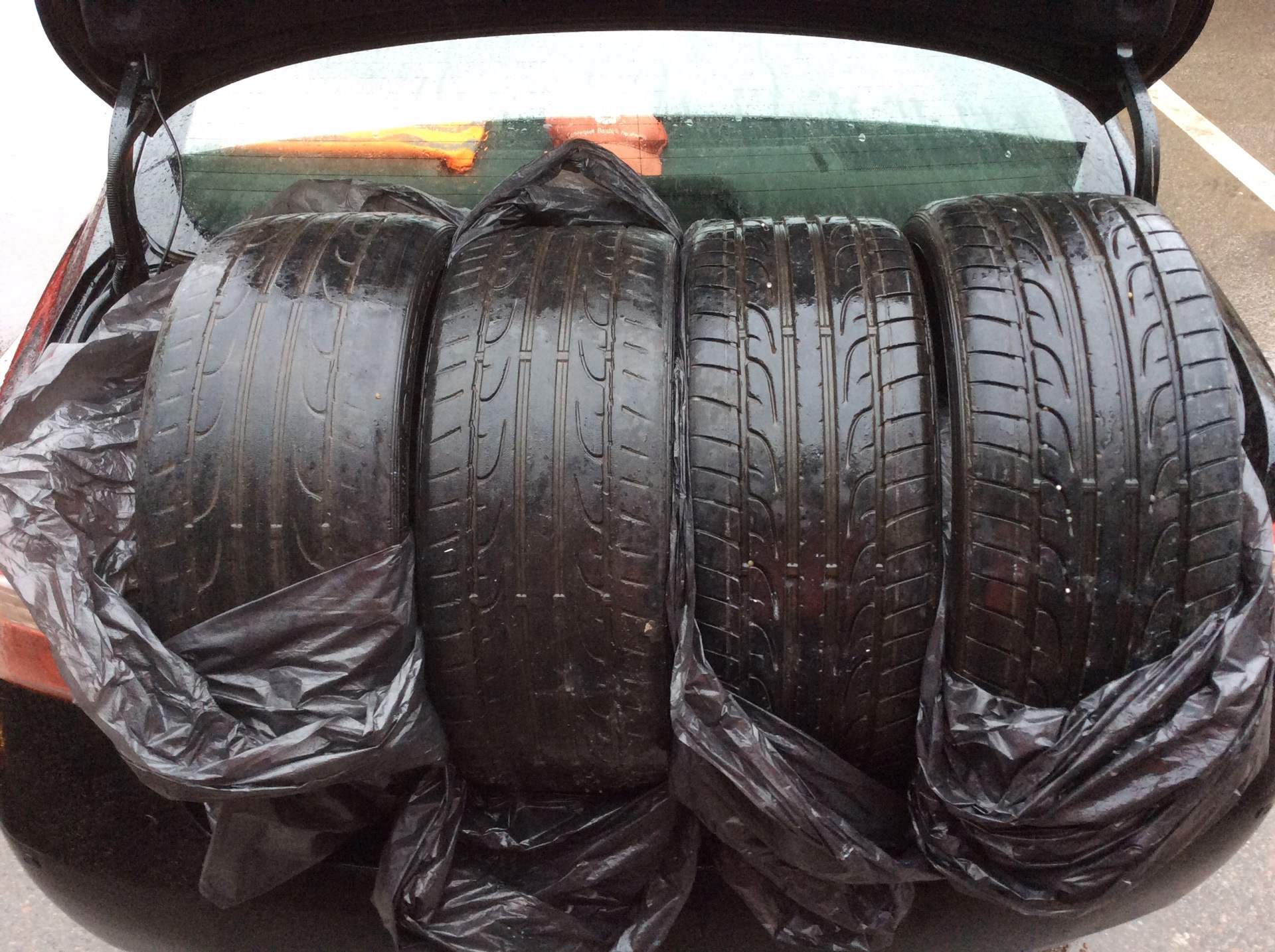 Авито бэушный резина. 215/35 R17. Продольные трещины на шинах Dunlop. Продольные трещины на шинах. Что значит БЭУШНАЯ.