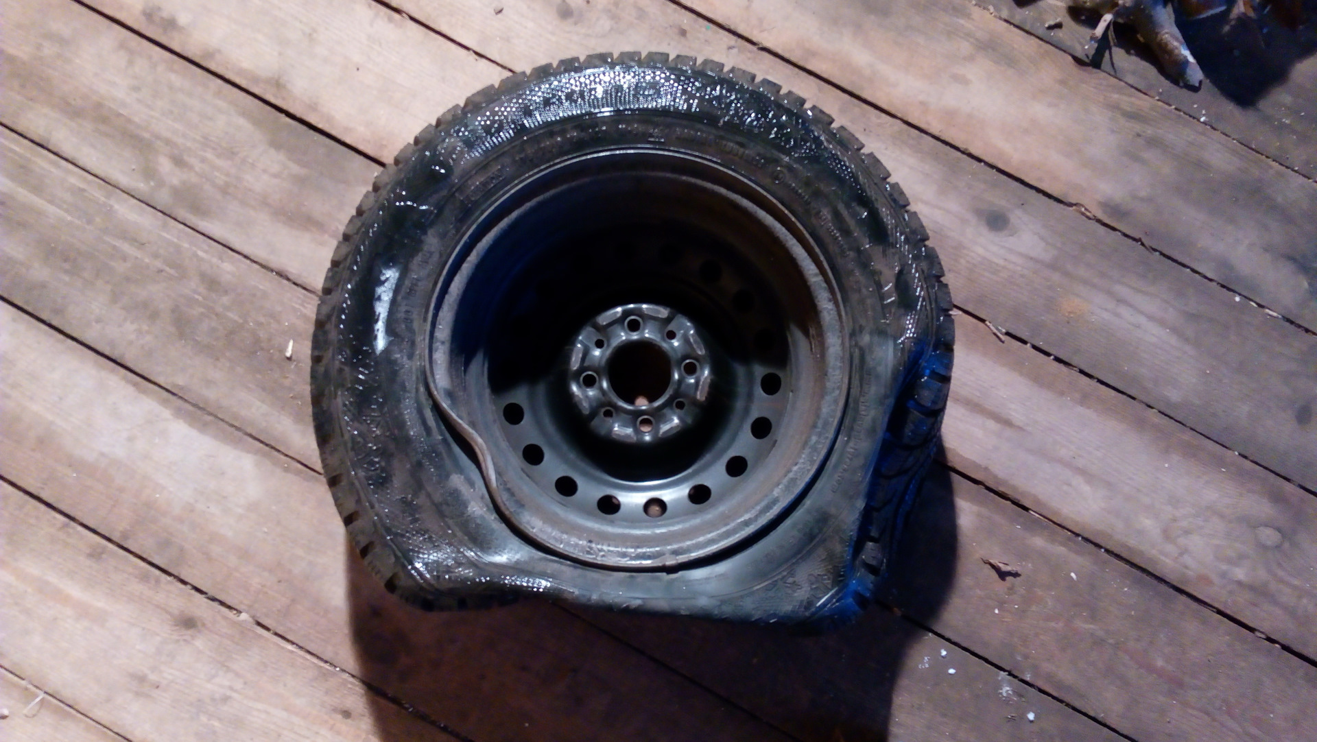 Прокатка диска с помощью двух кувалд) — Lada 21043, 1,5 л, 2006 года ...