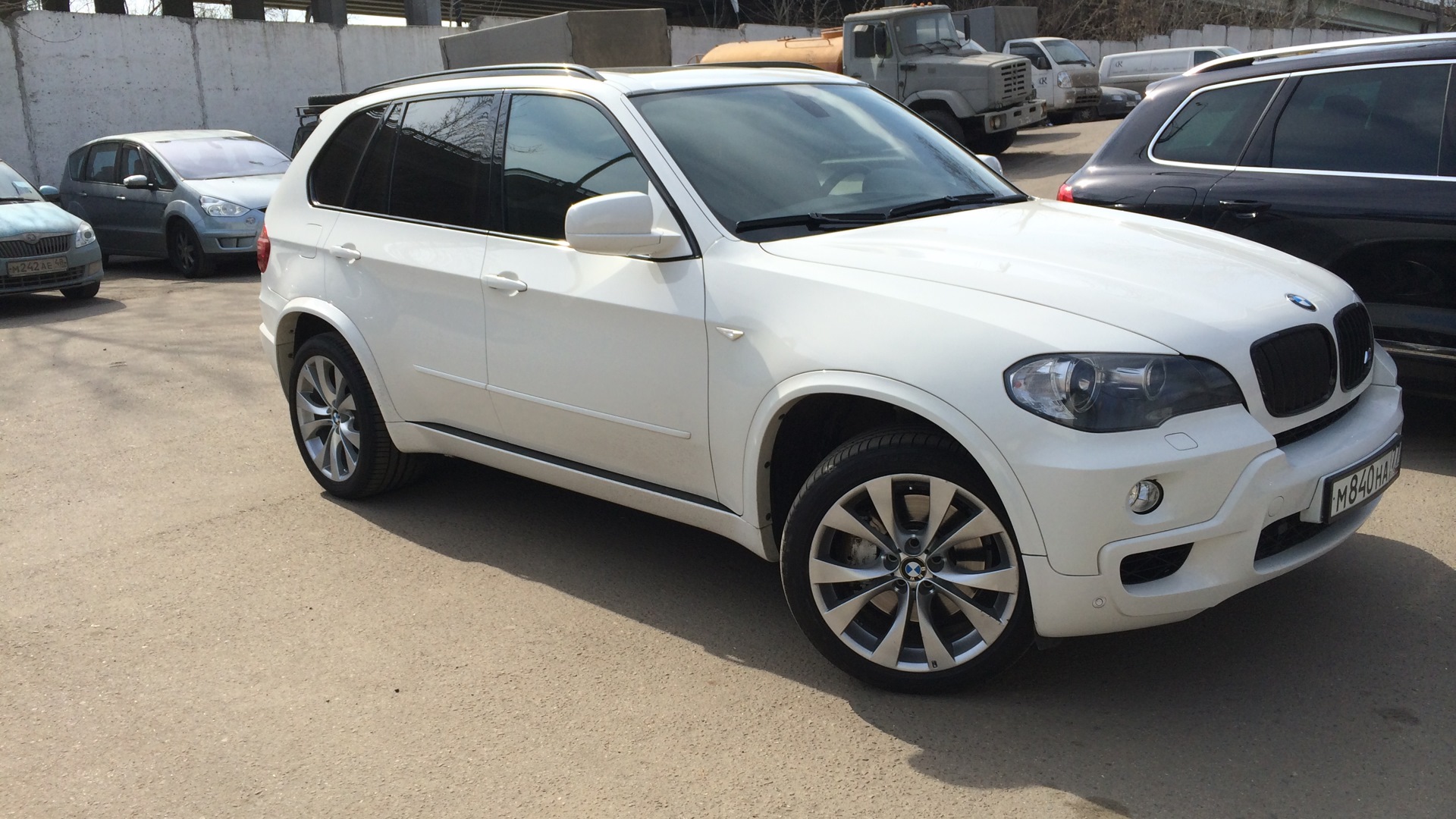 Х белый фото. BMW x5 e70 белый. БМВ х5 е70 белый. БМВ х5 2012 белый. BMW x5 2011 белый.