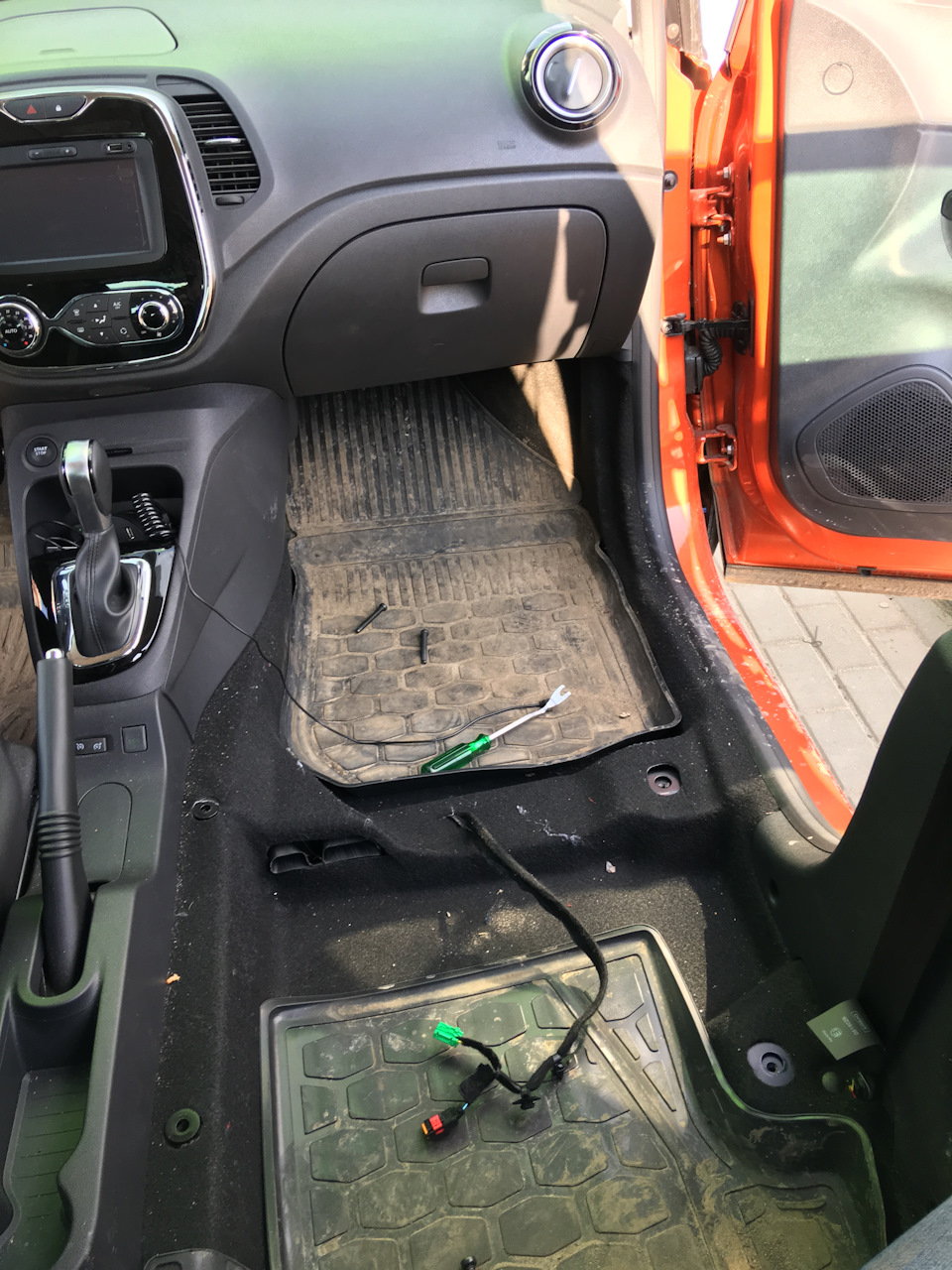 как одеть чехлы на сиденья автомобиля рено каптур