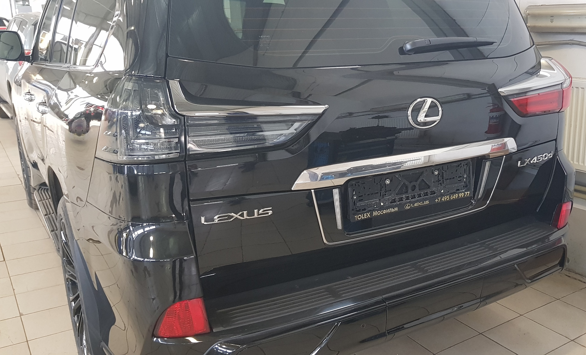 Lexus LX 570 Black Vision