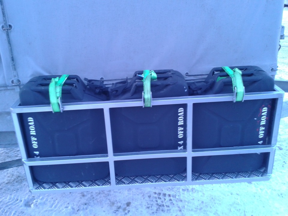 95b5d02s 960 Как крепить канистру в прицепе