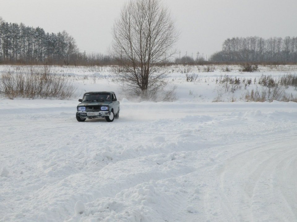 Пойма 19 ижевск. Пойма 19. Ул. Рено ижевск официальный дилер. Ваз 2107 боком.