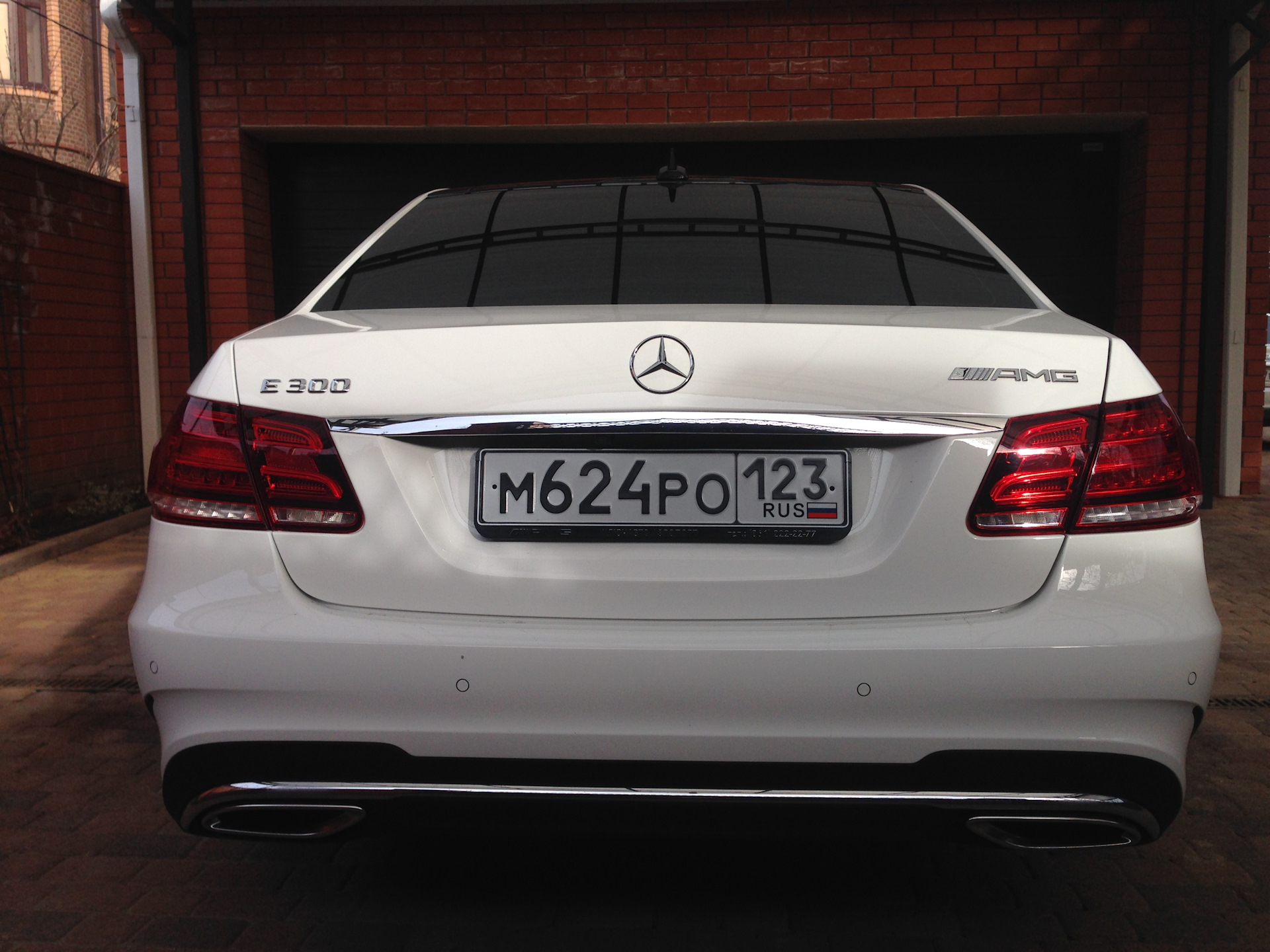 Шильдик AMG — Mercedes-Benz E-Class (W212), 3,5 л, 2014 года | стайлинг ...