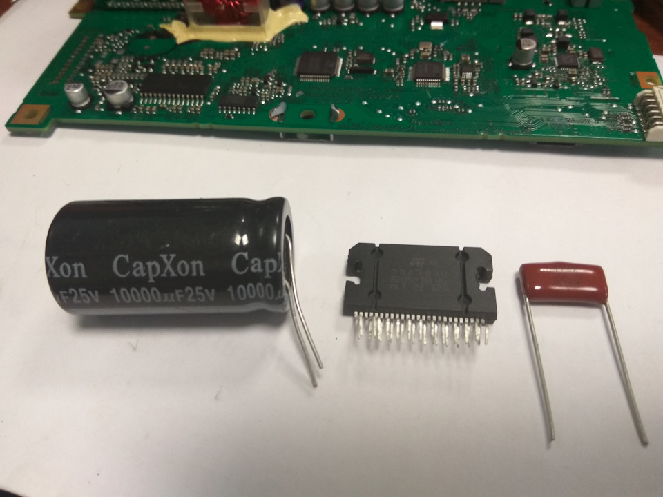 DIY guitar effect Distortion on TL chips. Schematic and LAY6 PCB.