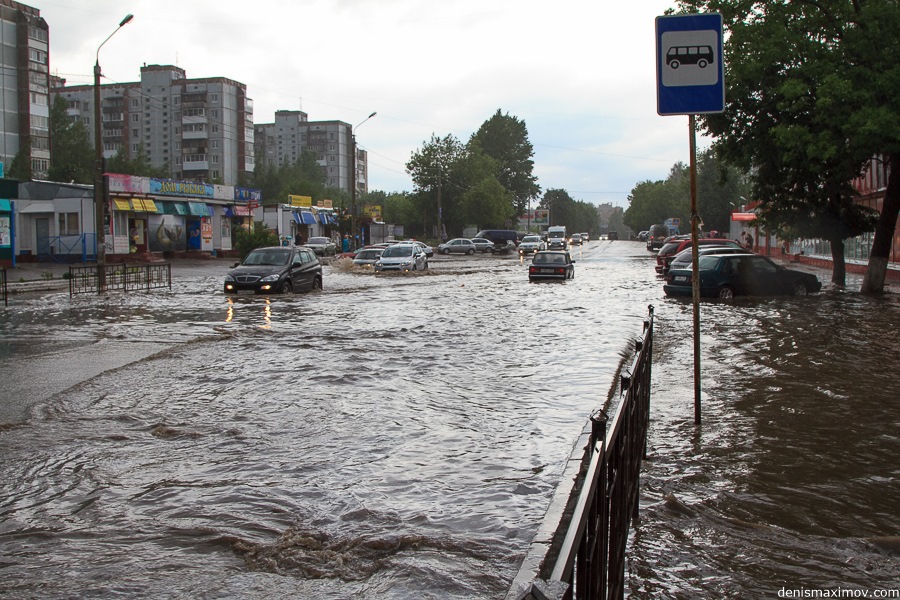 Затапливает города фото. Потоп в Смоленске. Наводнение в городе Рославль Смоленской. Подтопление в Смоленске. Смоленск ливень 28 мая.