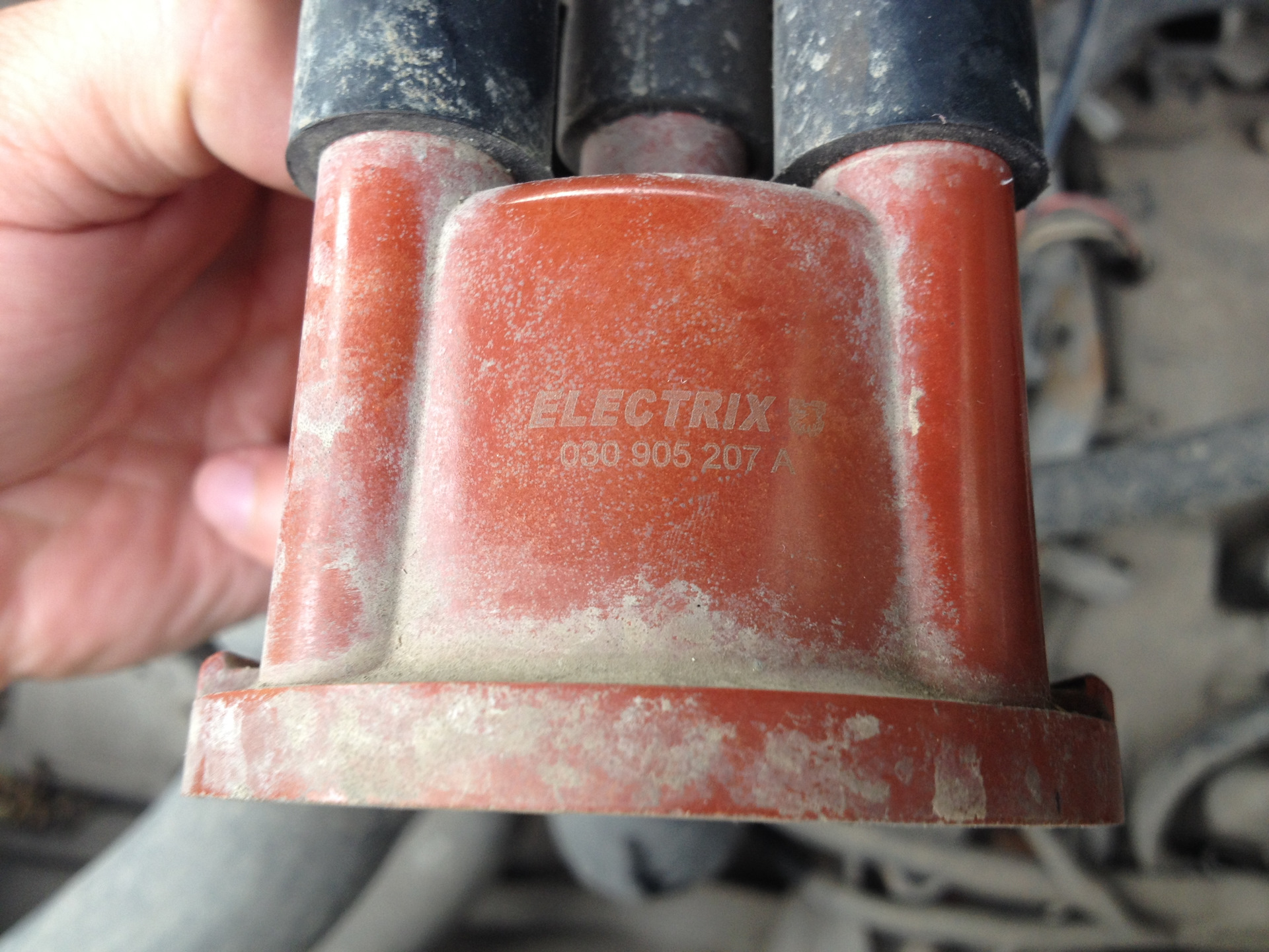 Вторая неисправность.Крышка распределителя зажигания (трамблера ...