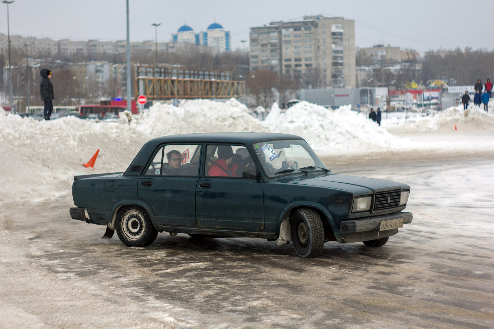 ВАЗ 2107 зимний дрифт