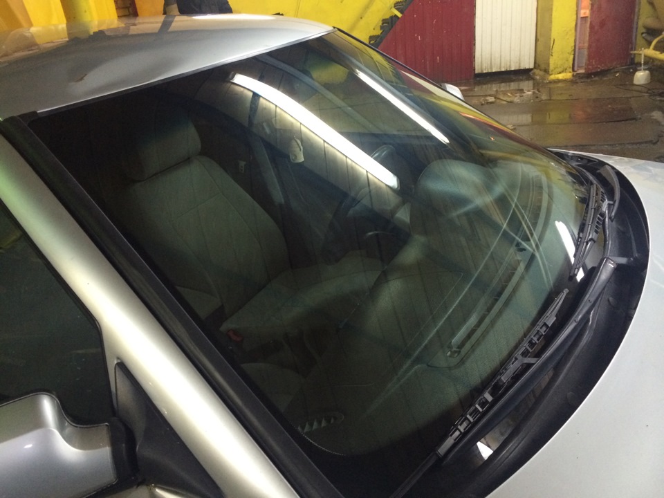 #1. Замена лобового стекла — Lada Приора седан, 1,6 л, 2008 года ...