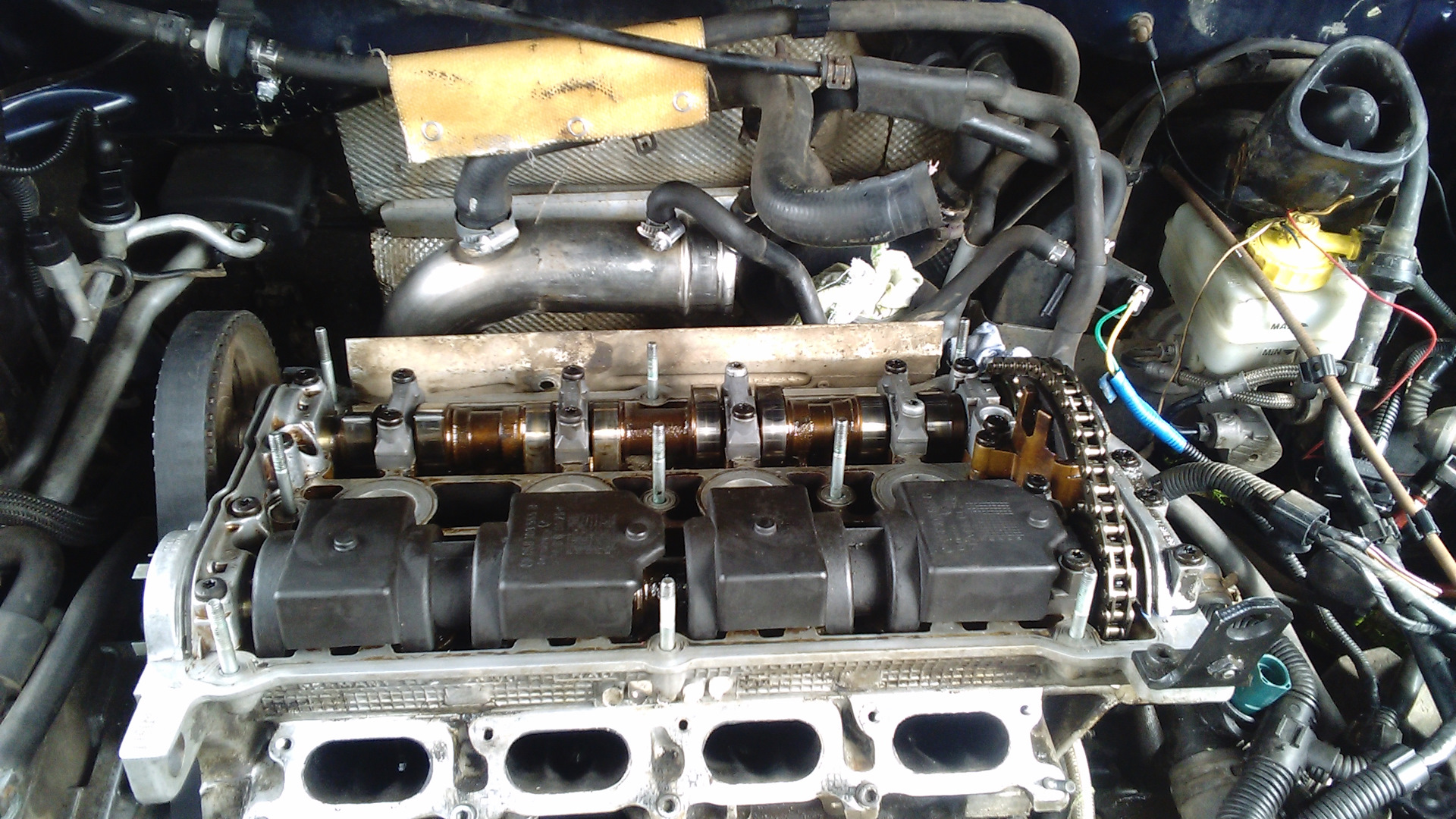 Двигатель октавий ремонт шкода. Двигатель Шкода 1.8 турбо. ГБЦ Skoda 1.8 Agu. Agu 1.8t без клапанной крышки.