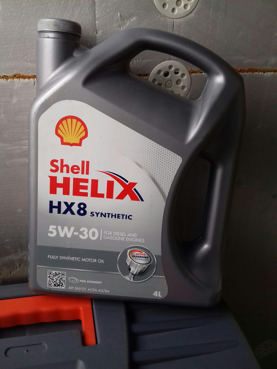 Масло элантра 5. Shell 5w30 на Хендай сантафе. Масло в двигатель Хендай Солярис 1.6 автомат 2018 Шелл Хеликс. Hyundai Sonata 2.4 масло Shell. Масло Shell 5 30 Hyundai.