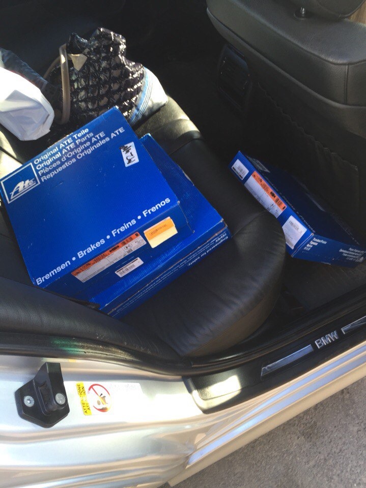 Замена колодок и тормозных дисков — BMW 5 series (E39), 3 л, 2003 года ...