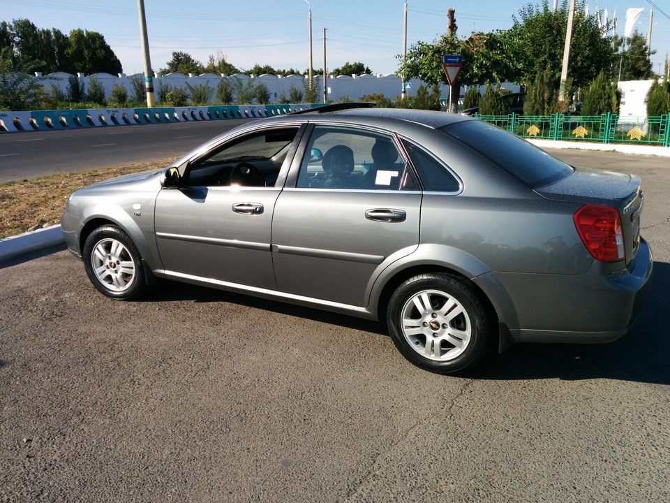 Лачетти оригинал. Chevrolet Lacetti gk2. Lacetti Chevrolet мокрый асфальт. Лачетти 6j15. Chevrolet Lacetti Gentra мокрый асфальт цвет.