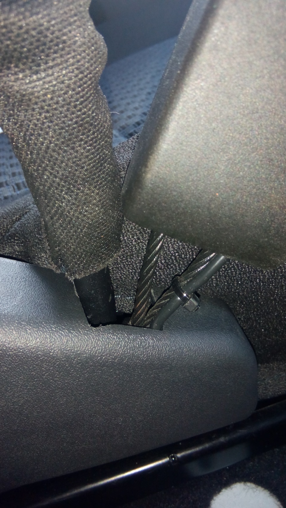 Установка подлокотника - Lada Гранта, 1,6 л, 2017 года аксессуары DRIVE2