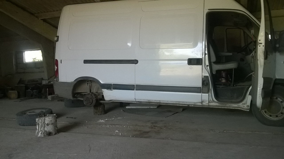 замена зад.колодок и прокачка гура — Opel Movano A, 2,5 л., 2009 года ...