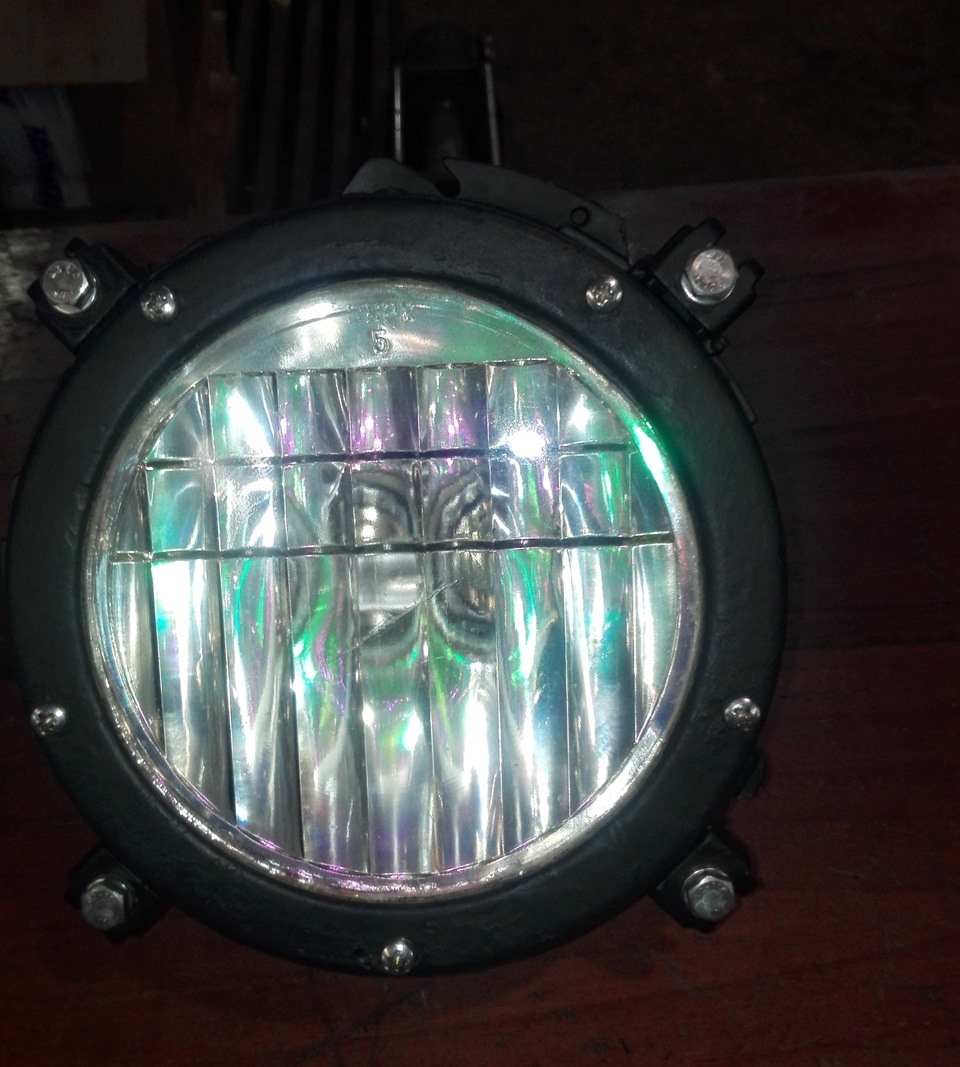 Фара габаритная фг-127. Танковые фары т14. Танковые фары т14 светодиодный. Танковая фара л4. Танковые фары дальний ближний.