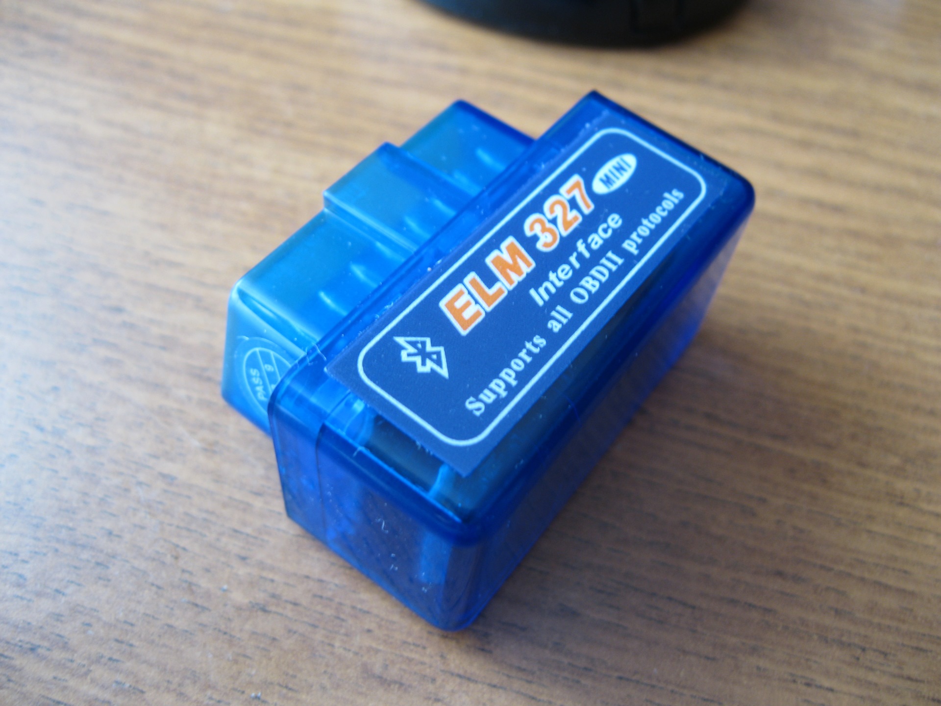 Elm327 bluetooth 4.0. Адаптер Elm Bluetooth 327 мини. Адаптер Elm Blutooh 327 жёлтая коробка.