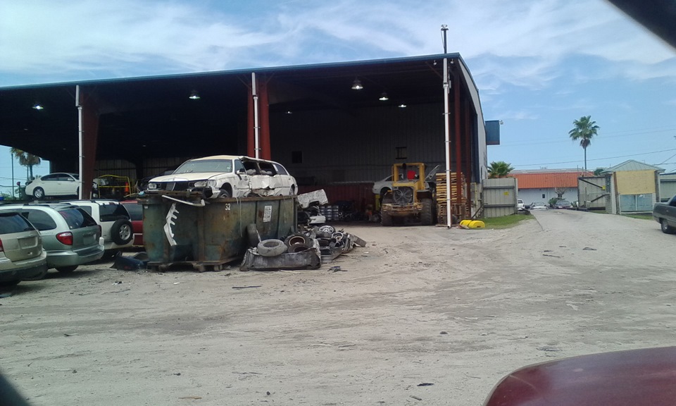 Давно вы видели выброшенный в помойку лимузин? :) — Dodge Dakota (1G)