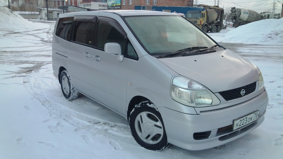 Ниссан серена бензин. Nissan Serena 2.0.