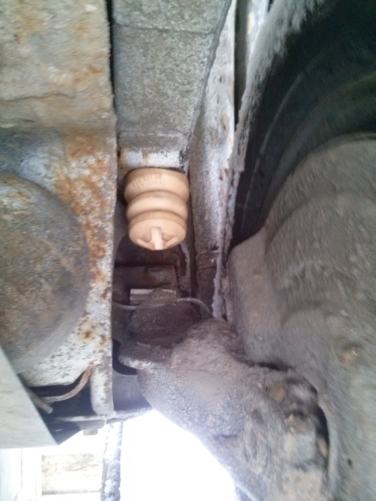 Отбойник рычага ситроен с5. Подвеска поло седан. Стуки подвески ситроен. Стуки подвески ситроен. Ситроен ксара пикассо подвеска.