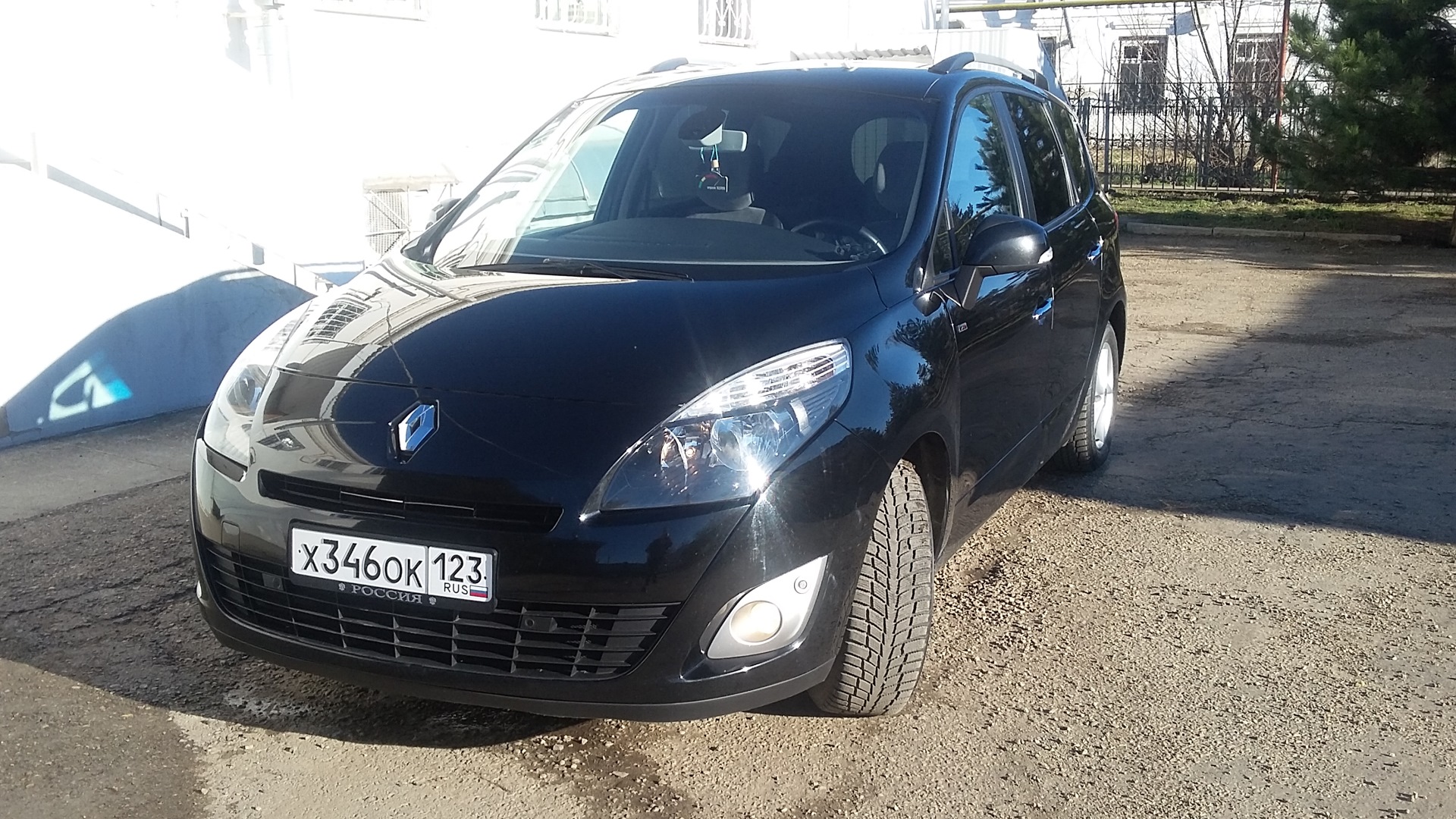 Renault Grand Scenic III 1.5 дизельный 2011 | черный металик EDS на DRIVE2