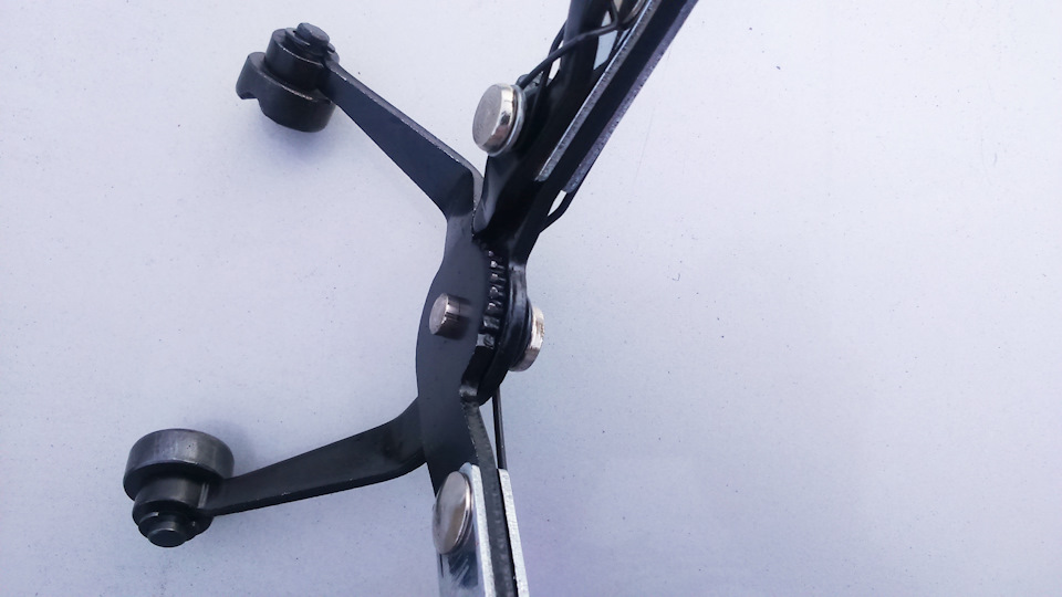 Износ фиксирующего механизма — зубцов — SEAT Toledo (2G)