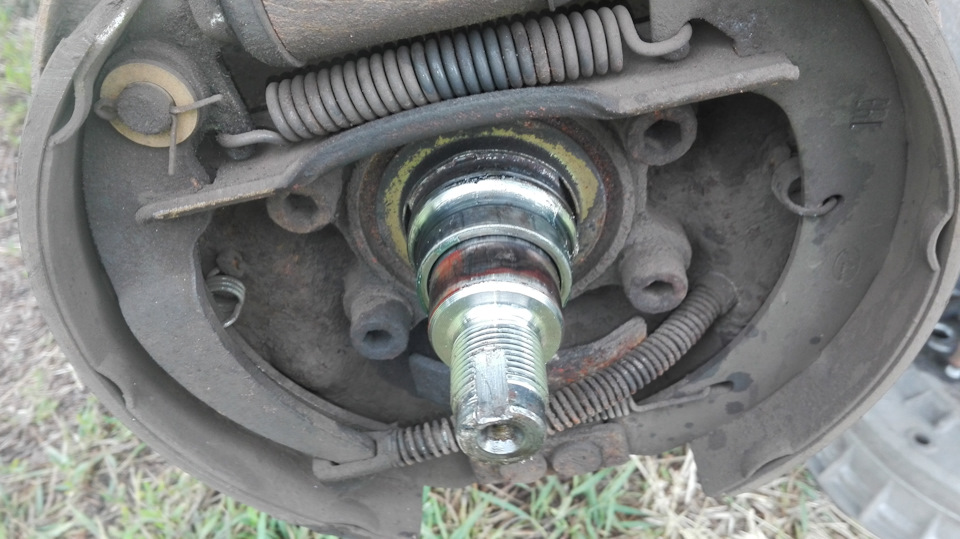 Вот она зараза блестит. — Lada 2114