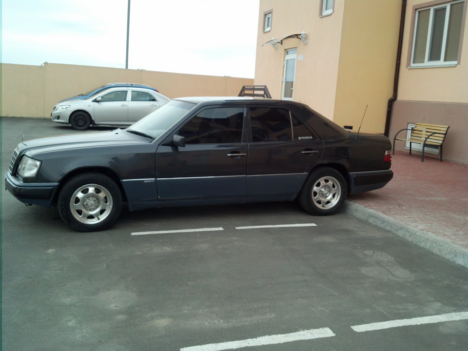 на ковке от СЛК 15 — Mercedes-Benz E-Class (W124)