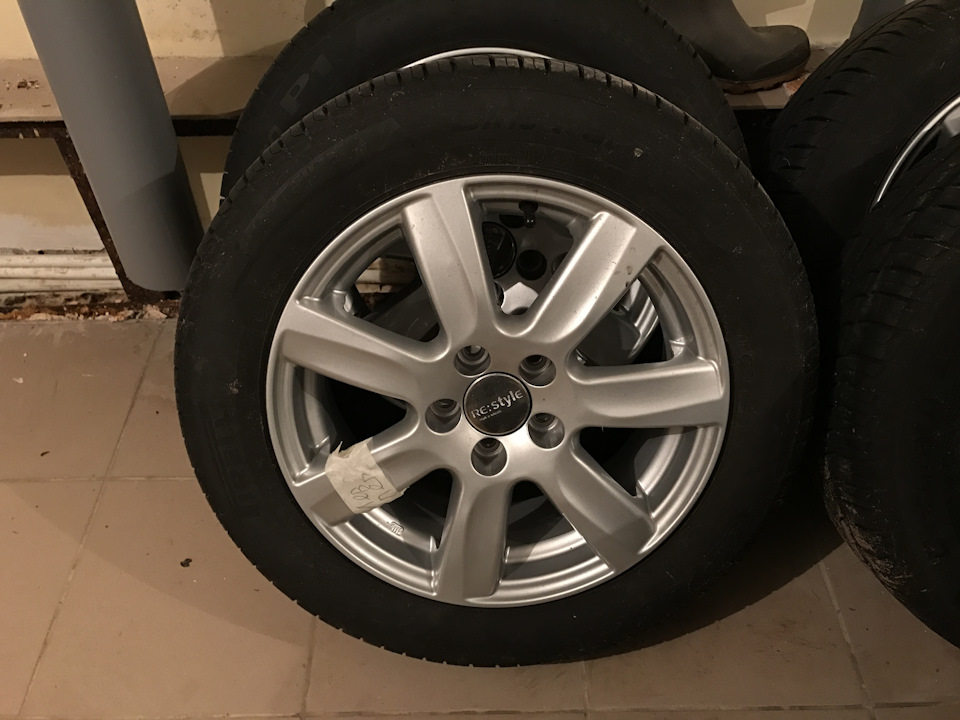 Резина — лето: Диски на фотографии приведены только как пример. Pirelli ...
