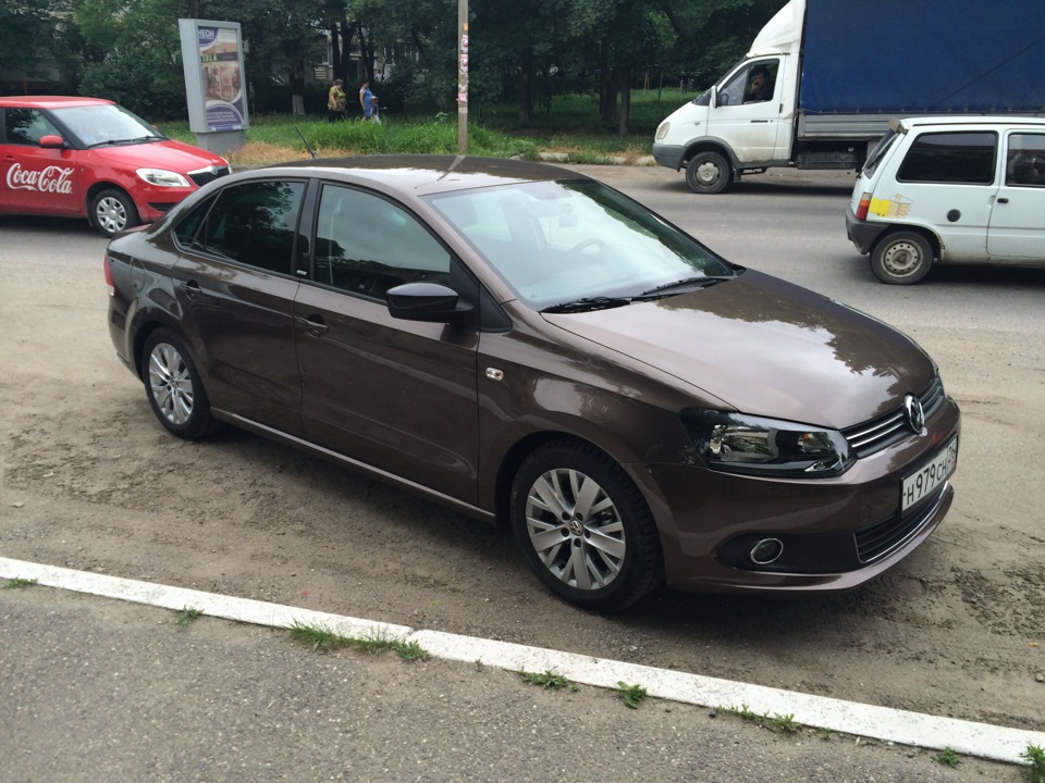 Volkswagen Polo sedan коричневый