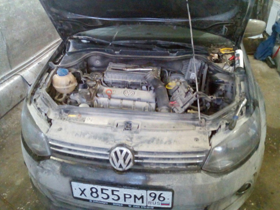 Замена термостата на большом круге. — Volkswagen Polo Sedan, 1,6 л ...