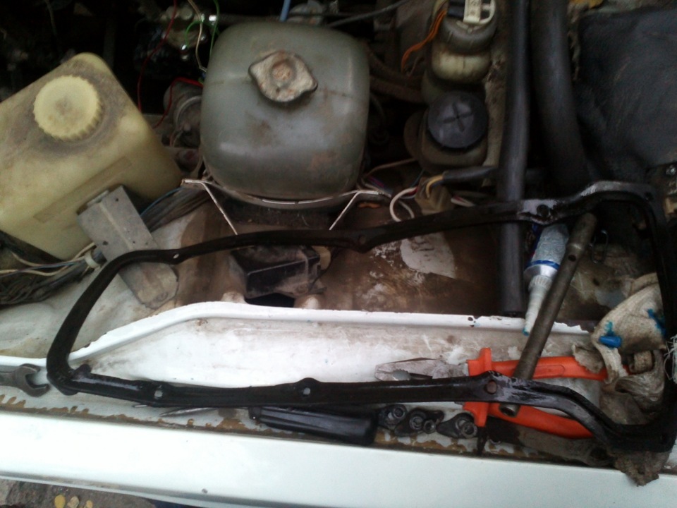 Давило масло из под клапанной крышки — Lada 21053, 1,5 л, 2003 года ...