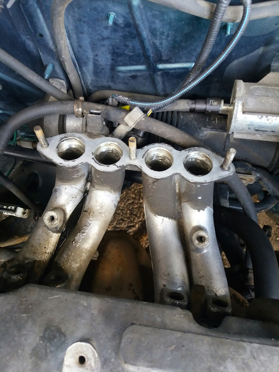 Масло на коллекторе — Daewoo Sens, 1,3 л, 2005 года | визит на сервис ...