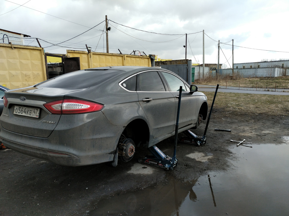 Босоногий мальчишка. — Ford Mondeo V