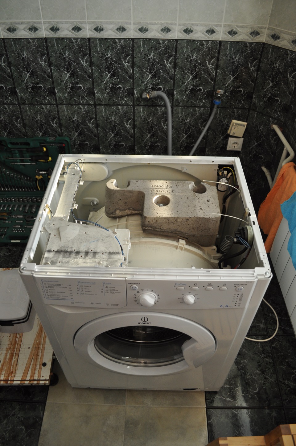Трещит стиральная машинка. Если тарахтит стиральная машина новая.