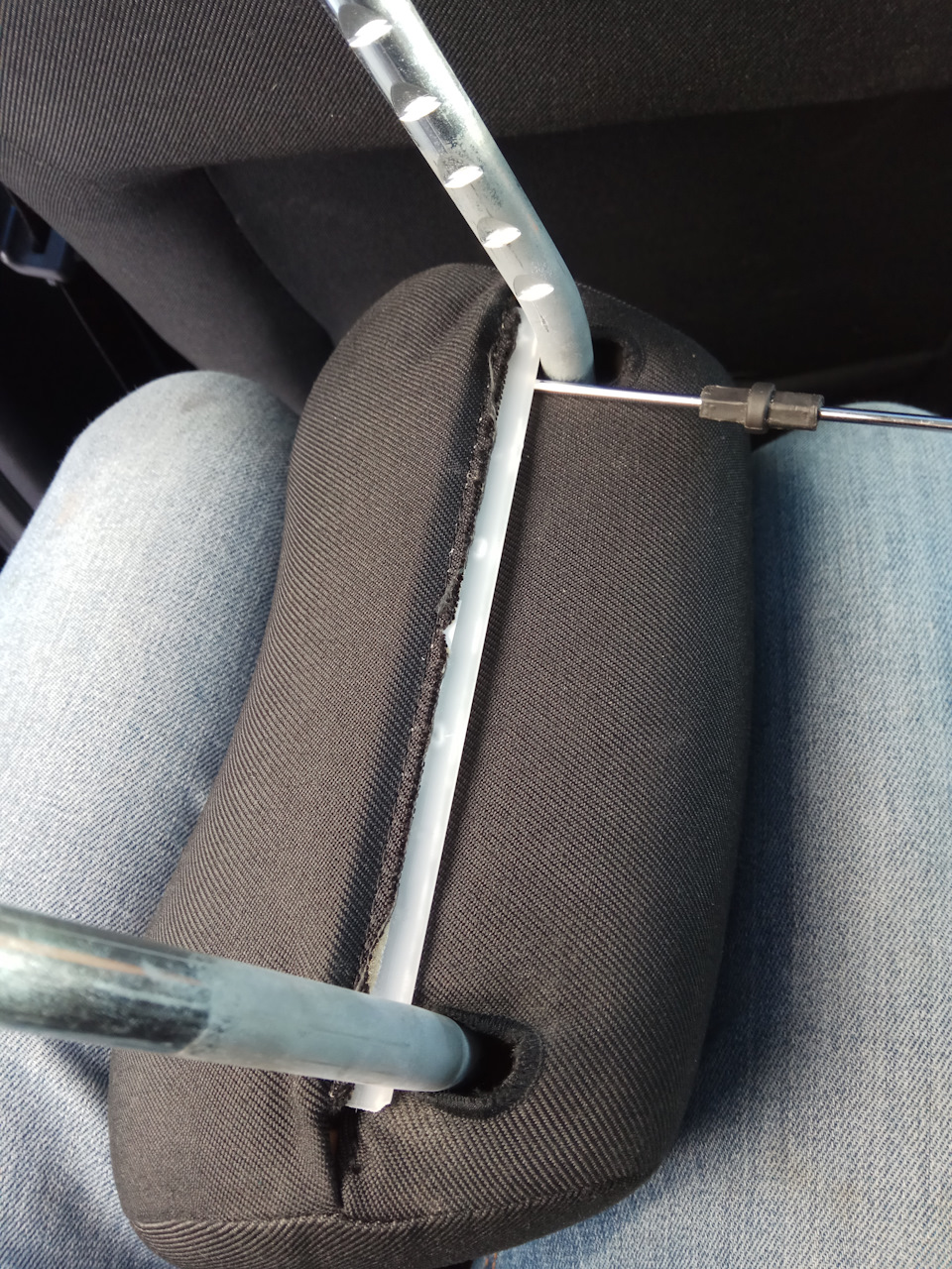 крепление передних сидений форд мондео 3. как снять передние сидения форд. кронштейн сиденья форд фокус 2. рычаг регулировки спинки сиденья ауди а6 1999г. подлокотник сиденья на форд фокус 3.