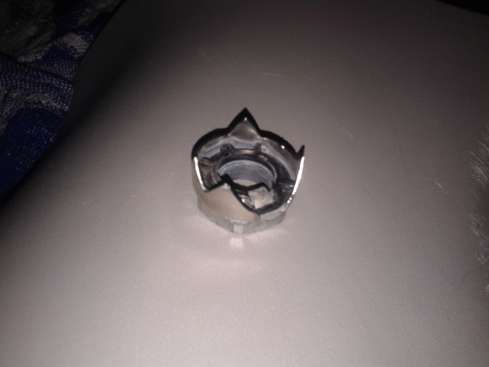 БУДЬТЕ ОКУРАТНЫ ТАМ СПЕЦИАЛЬННОЕ МЕСТО ДЛЯ ПРОВОДКОВ! МИНУС — Renault Megane II