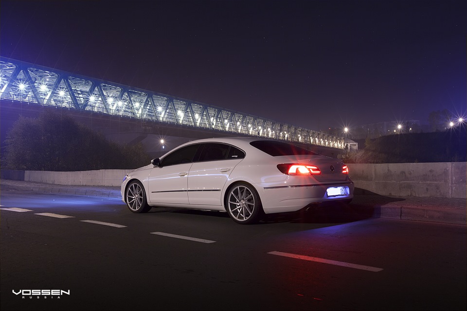 Volkswagen Passat Night