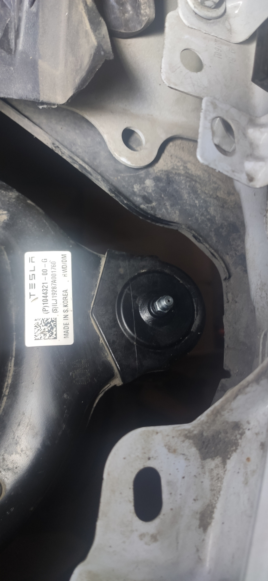 Лечим скрип передней подвески — Tesla Model 3, 2019 года | плановое ТО ...