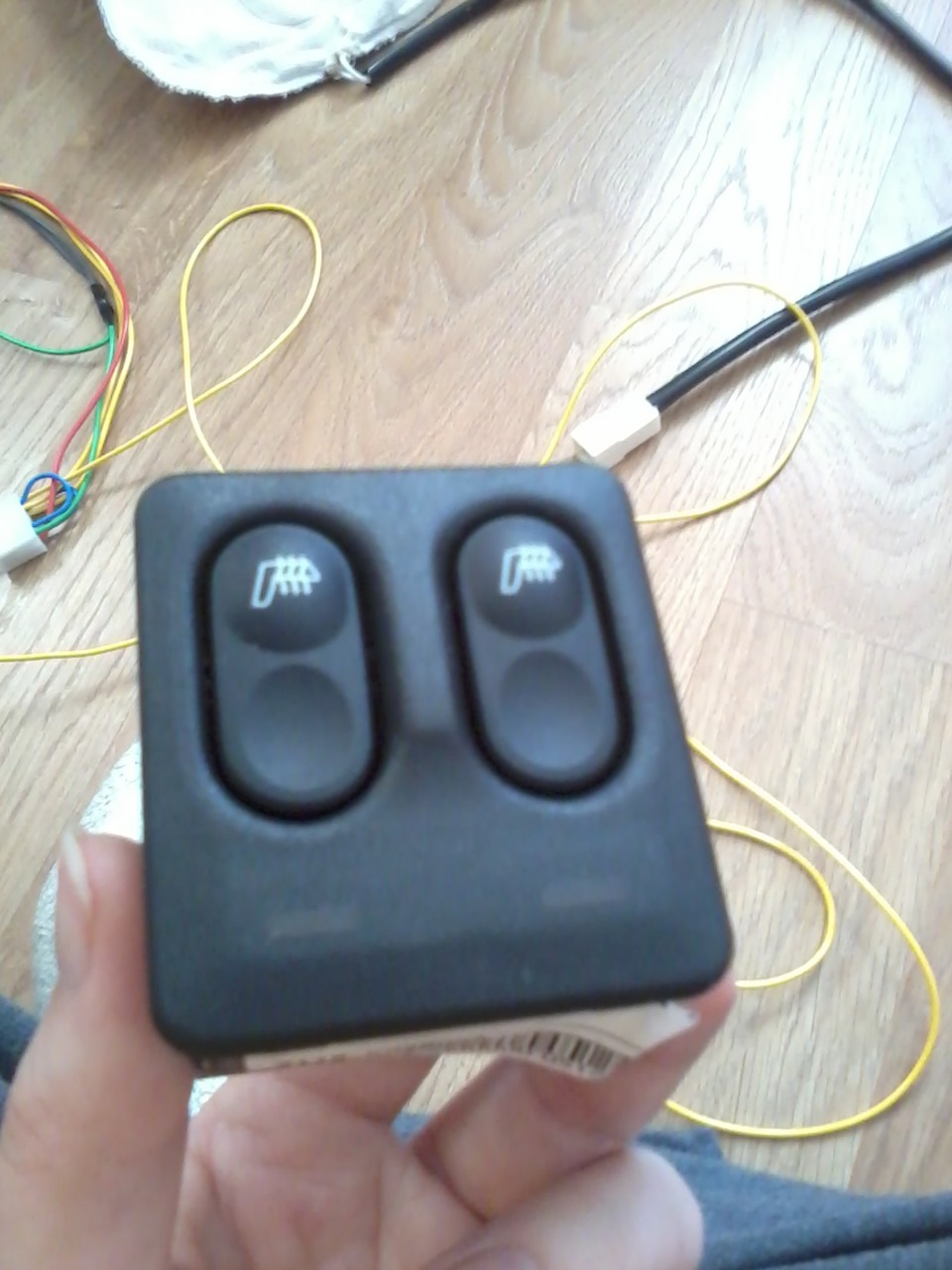 Поставил штатный подогрев сидений. — Lada 21104, 1,6 л, 2001 года ...