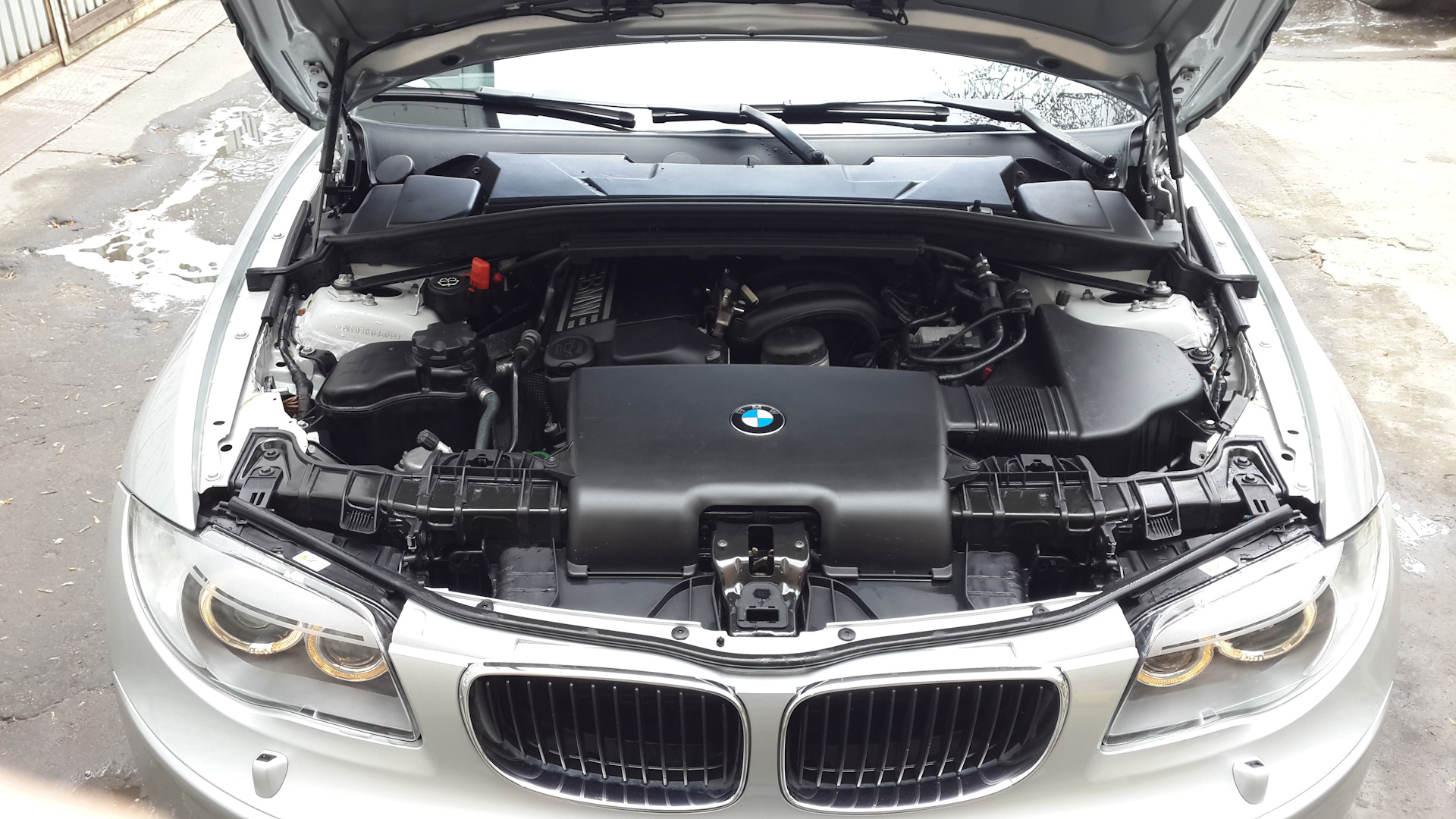 Bmw e87 подкапотное пространство