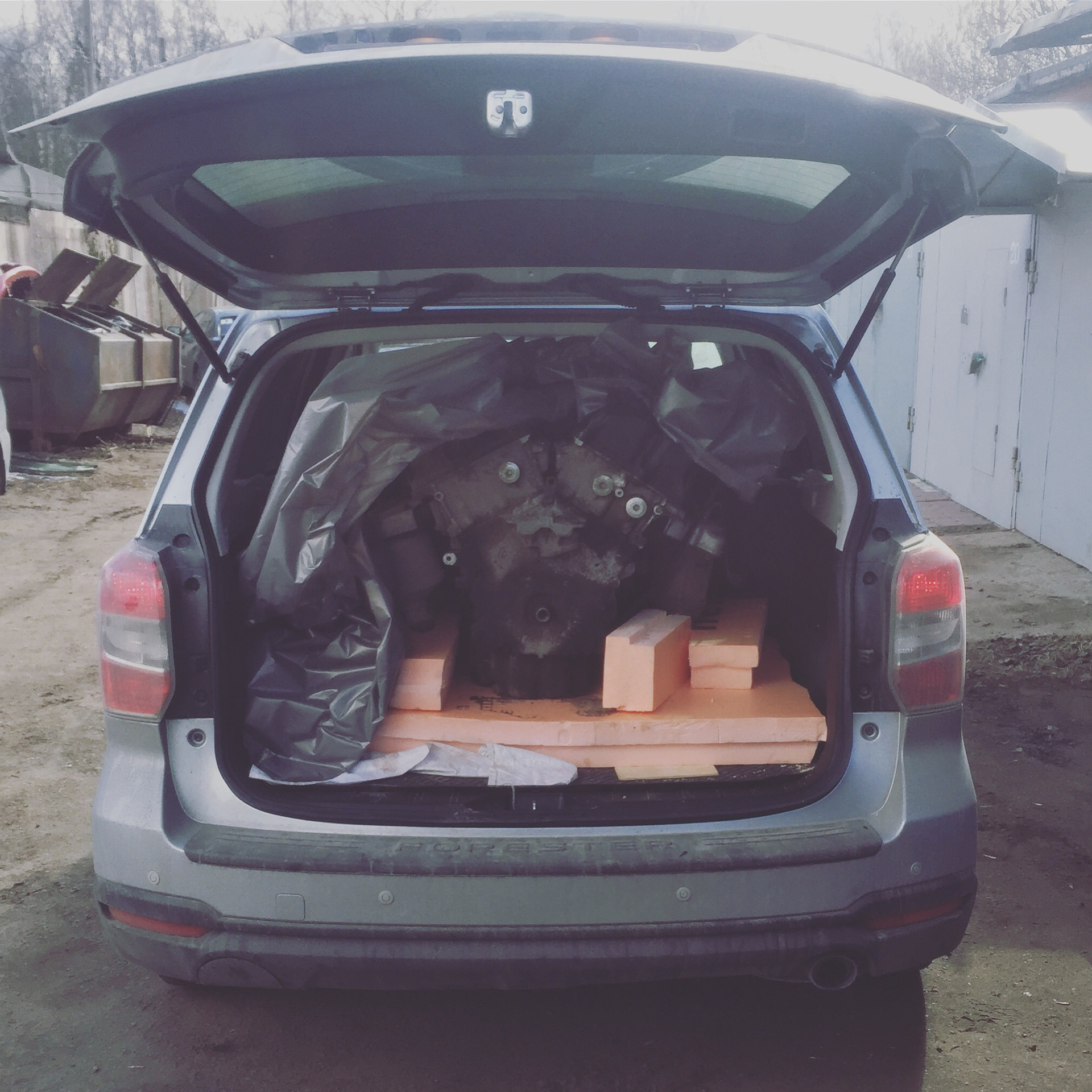 Перевозка двигателя. Ипсум асм 21 багажник. Транспортировка двс грузового автомобиля. Перевезти мотор. Перевезти мотор.