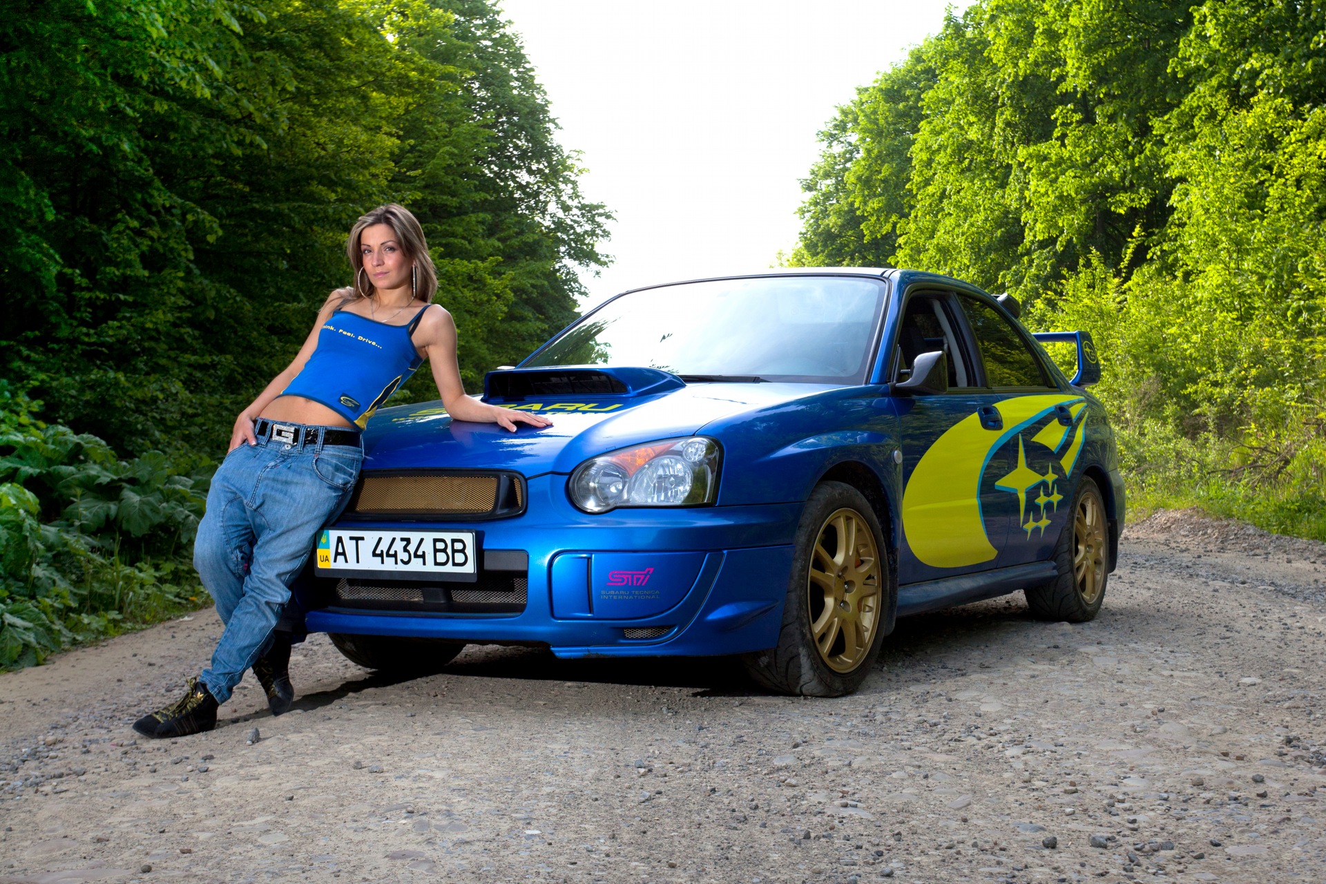 Субару Импреза WRX STI И девушки