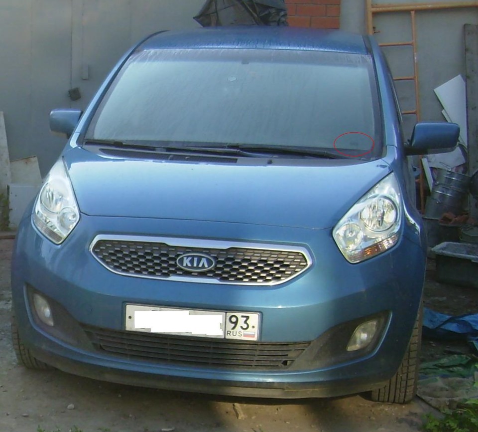 Кия стекло. Лобовое стекло Kia Venga 2011. Стекло на Киа Венга 2011 года.